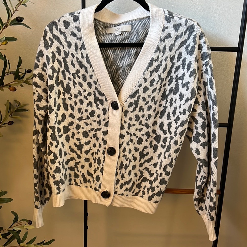 LIKE NEW LOFT CARDIGAN